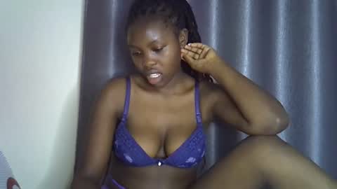 lara online show from November 25, 11:45 am