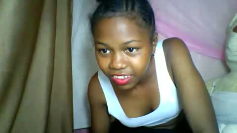 lara_belle online show from May 3, 9:29 pm