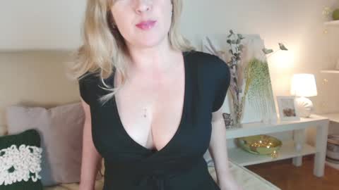 Snapshot of lara_fisher chatting on February 2, 7:25 pm lara_fisher online show from February 2, 7:25 pm