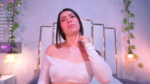 Snapshot of lara_giraldo chatting on January 7, 4:29 am Hello Guys I am Lara Giraldo WELCOME To my room online show from January 7, 4:29 am