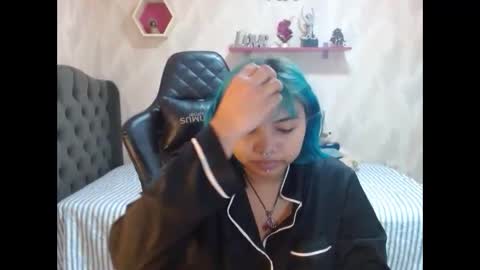 Snapshot of lara_jean23 chatting on October 26, 5:52 pm Lara online show from October 26, 5:52 pm