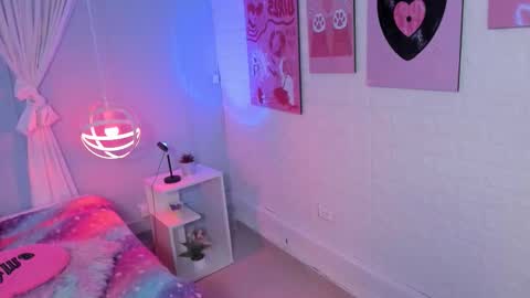 lara online show from September 26, 4:10 am