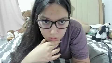 Snapshot of laracamille chatting on February 8, 1:00 am lara online show from February 8, 1:00 am