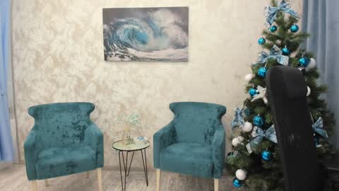 larakrein online show from December 25, 7:45 pm