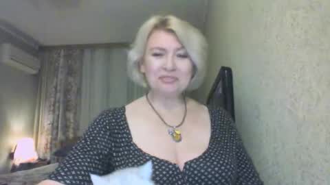 laramrs online show from December 17, 5:17 pm