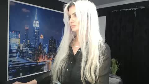 laras_moans online show from December 12, 8:47 am
