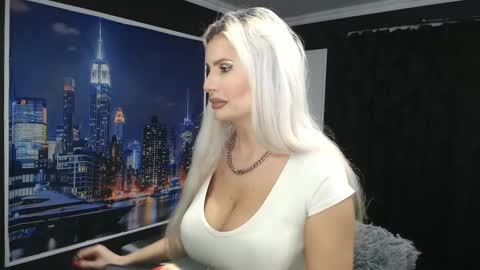 laras_moans online show from December 11, 7:20 am