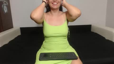 larataylorrr online show from May 12, 5:48 am
