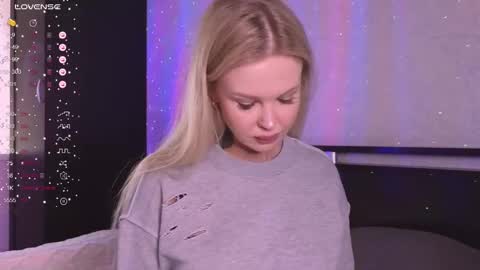 Snapshot of larine_morgan chatting on February 25, 7:09 am LarineGMT7  UTC6  online show from February 25, 7:09 am