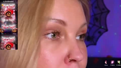 Snapshot of larine_morgan chatting on October 30, 11:22 am LarineGMT7  UTC6  online show from October 30, 11:22 am