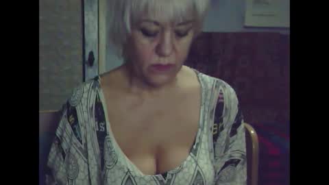 larisaq4ugo24 online show from February 6, 9:28 pm