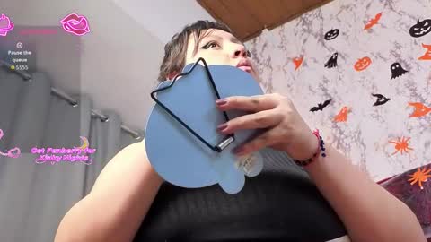 Snapshot of larissa_antonella chatting on October 25, 4:53 am larissa_antonella online show from October 25, 4:53 am