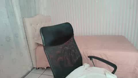 Snapshot of larissalove_doll chatting on November 1, 10:36 pm Larissas online show from November 1, 10:36 pm