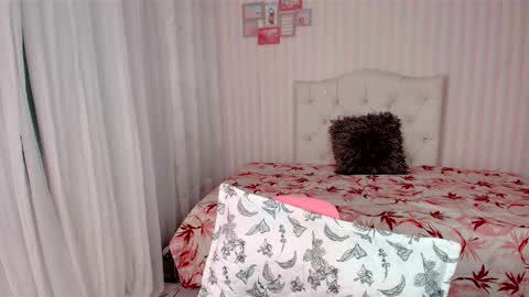 Snapshot of larissalove_doll chatting on March 10, 7:29 pm Larissas online show from March 10, 7:29 pm