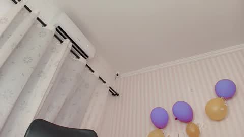 Snapshot of larissalove_doll chatting on October 27, 8:14 pm Larissas online show from October 27, 8:14 pm