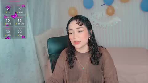 Snapshot of larissalove_doll chatting on October 19, 9:39 pm Larissas online show from October 19, 9:39 pm