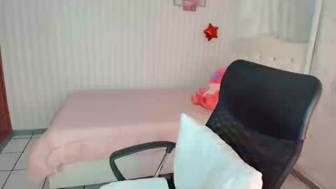 Snapshot of larissalove_doll chatting on September 9, 9:58 pm Larissas online show from September 9, 9:58 pm