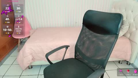 Snapshot of larissalove_doll chatting on September 26, 10:18 pm Larissas online show from September 26, 10:18 pm