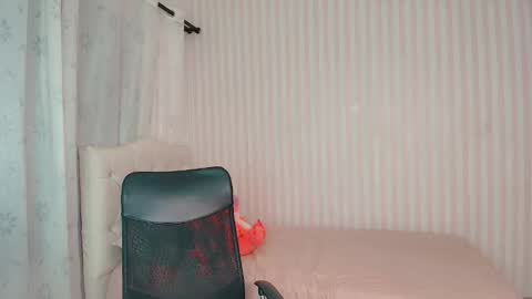 Snapshot of larissalove_doll chatting on October 31, 10:25 pm Larissas online show from October 31, 10:25 pm