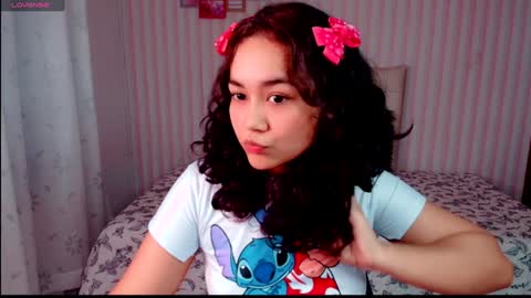 Snapshot of larissalove_doll chatting on January 31, 1:11 am Larissas online show from January 31, 1:11 am