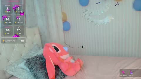 Snapshot of larissalove_doll chatting on October 16, 12:24 am Larissas online show from October 16, 12:24 am