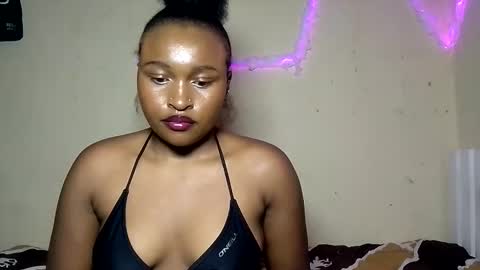 larora_ online show from September 16, 7:00 pm