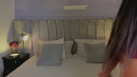 Snapshot of larra_scott_ chatting on October 6, 7:40 pm larra_scott_ online show from October 6, 7:40 pm