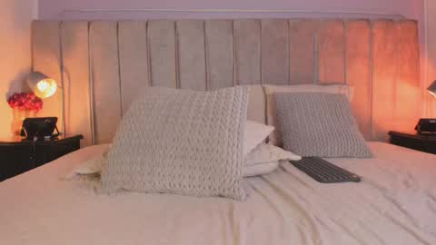 Snapshot of larra_scott_ chatting on November 1, 9:52 pm larra_scott_ online show from November 1, 9:52 pm