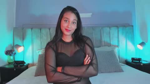 Snapshot of larra_scott_ chatting on October 23, 8:15 pm larra_scott_ online show from October 23, 8:15 pm