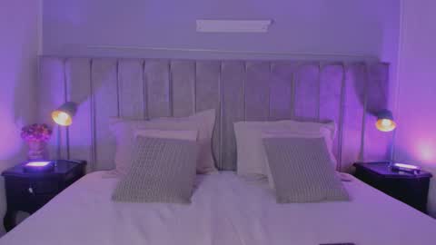 Snapshot of larra_scott_ chatting on October 2, 8:25 pm larra_scott_ online show from October 2, 8:25 pm