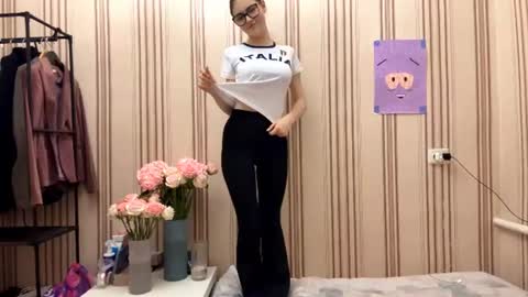 Mia online show from July 14, 9:19 pm