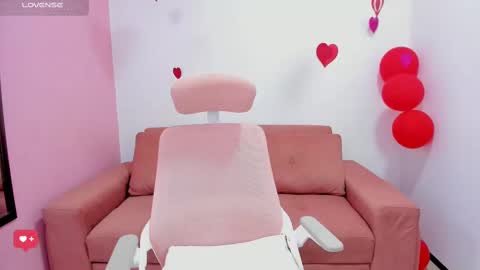 Snapshot of latikamarala_ chatting on February 16, 2:54 am Lorena online show from February 16, 2:54 am