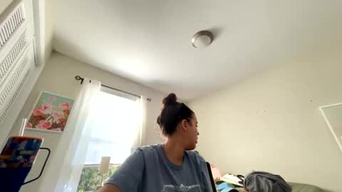 Snapshot of latina989 chatting on September 8, 3:33 pm latina989 online show from September 8, 3:33 pm