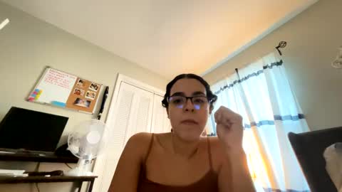 Snapshot of latina989 chatting on September 17, 10:41 pm latina989 online show from September 17, 10:41 pm