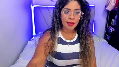 latinamav22 online show from May 16, 11:15 pm