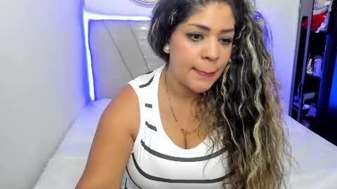 latinamav22 online show from May 25, 4:22 am