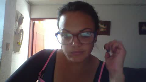 Laura online show from February 4, 9:29 pm