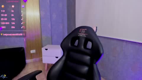 laulin_tay online show from May 31, 3:34 am