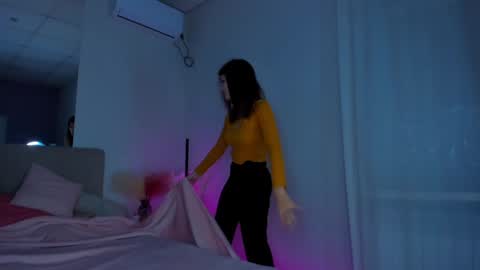 Laura online show from December 6, 6:15 am