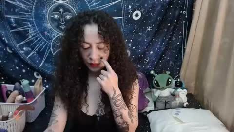 Snapshot of laura_anal_ chatting on February 11, 7:05 pm Wen online show from February 11, 7:05 pm