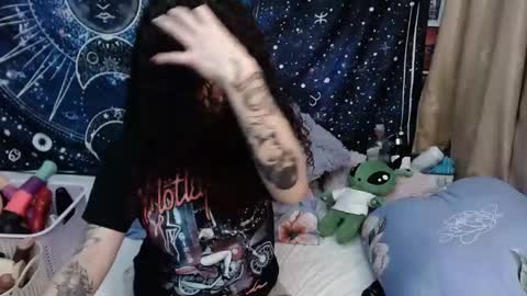 Snapshot of laura_anal_ chatting on December 10, 9:33 pm Wen online show from December 10, 9:33 pm
