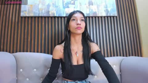Laura online show from December 8, 3:24 pm