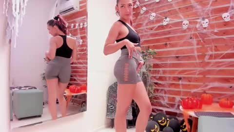 Snapshot of laura_bonnet_ chatting on October 23, 3:40 pm Laura Bonnet  online show from October 23, 3:40 pm