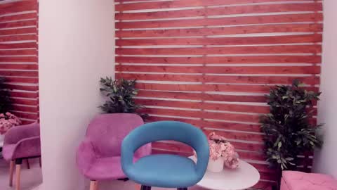 Snapshot of laura_bonnet_ chatting on September 21, 2:16 pm Laura Bonnet  online show from September 21, 2:16 pm