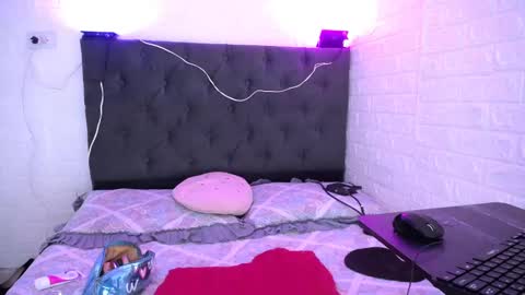 LAURA online show from December 15, 4:37 pm
