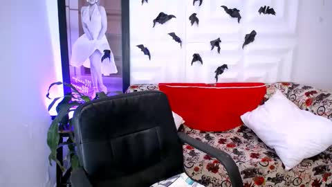 Snapshot of laura_candy02 chatting on October 29, 3:36 pm LAURA online show from October 29, 3:36 pm