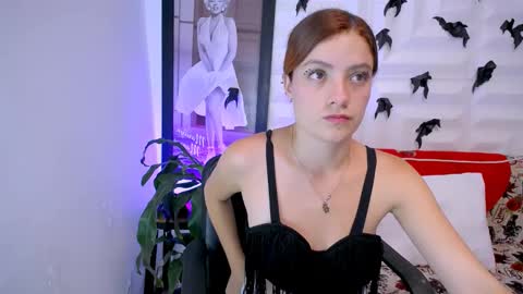 Snapshot of laura_candy02 chatting on November 1, 3:49 pm LAURA online show from November 1, 3:49 pm