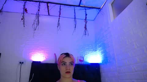 LAURA online show from December 12, 2:11 pm