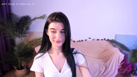 Snapshot of laura_coy chatting on February 5, 8:25 pm Laura online show from February 5, 8:25 pm