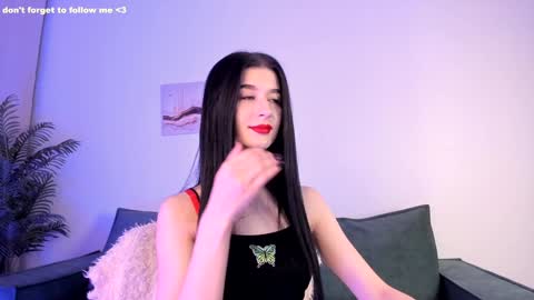 Snapshot of laura_coy chatting on December 12, 8:21 pm Laura online show from December 12, 8:21 pm